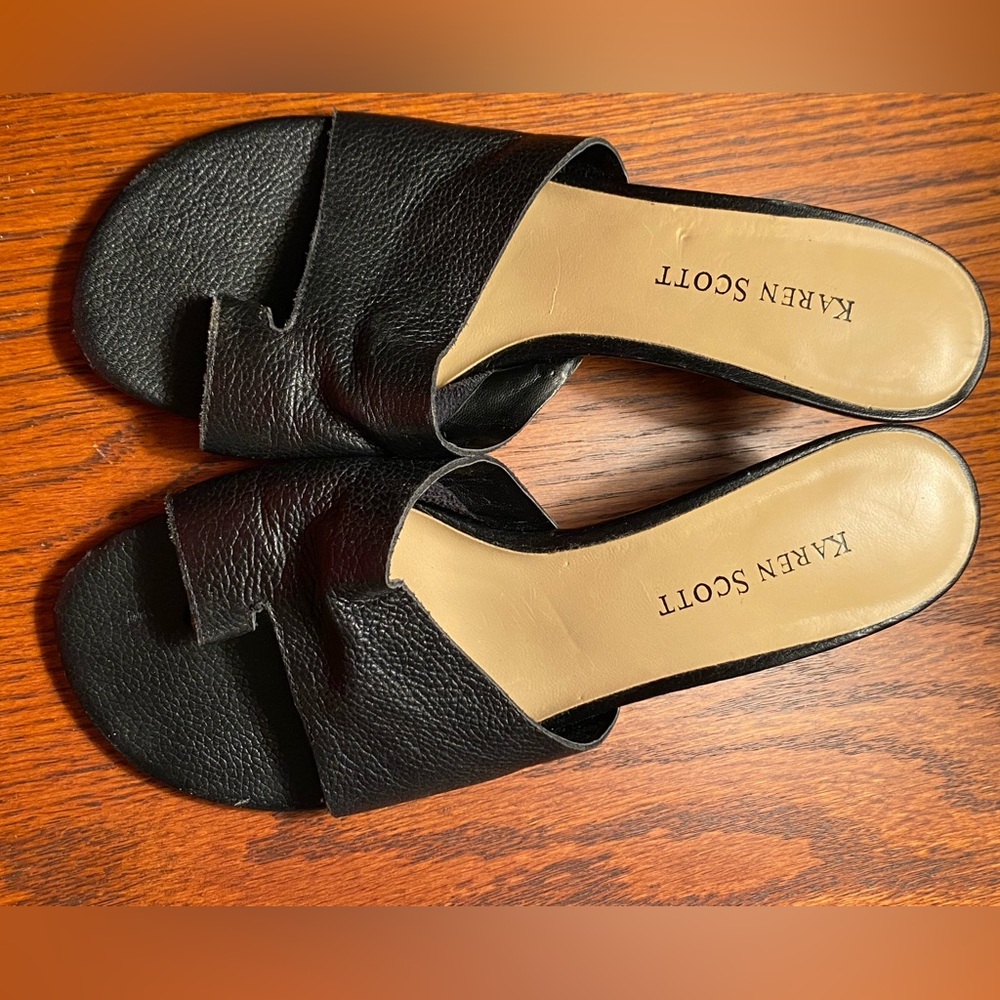Karen Scott black sandals size 6 with 2 1/2 in heel